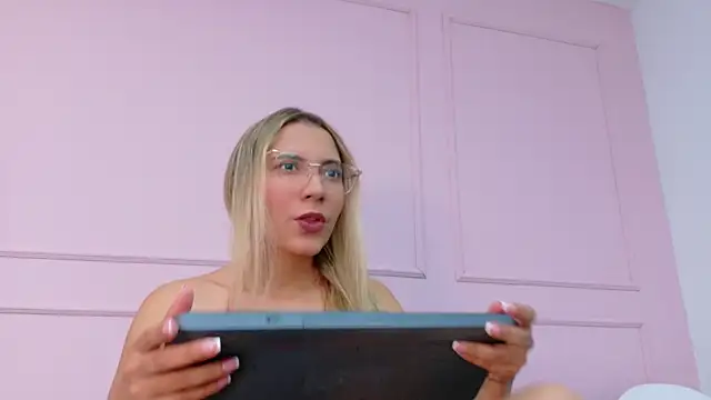 MaddieTease online show from November 4, 12:54 pm