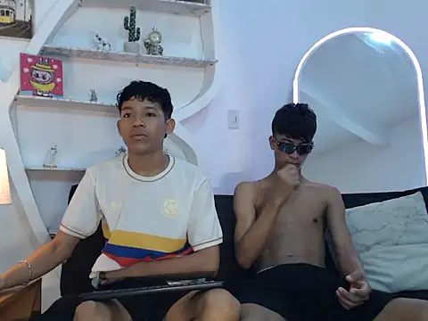 BEAUTY BOYS1 online show from September 11, 7:09 am