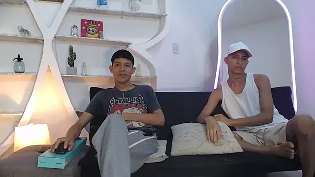 BEAUTY BOYS1 online show from October 19, 7:32 am