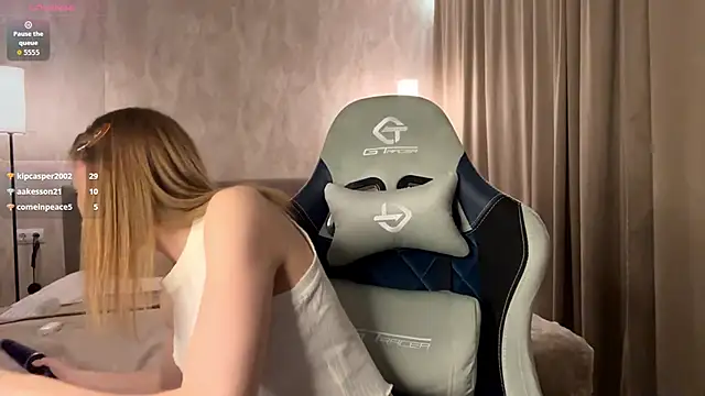 BrightAnnie online show from November 30, 4:44 pm