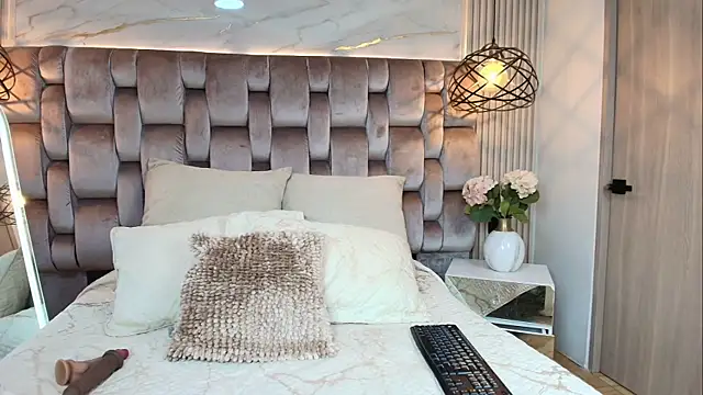 DulceEstrella  online show from February 5, 12:30 pm