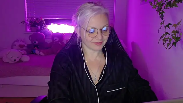 Linsy Kim online show from January 31, 9:02 pm