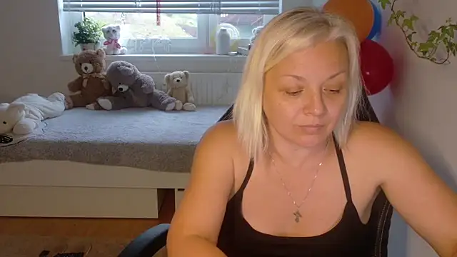 Linsy Kim online show from December 17, 2:43 pm