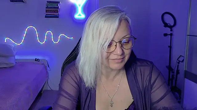 Linsy Kim online show from April 3, 6:06 pm