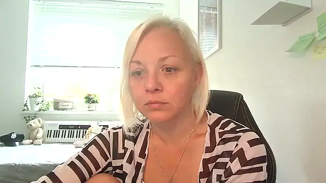 Linsy Kim online show from October 8, 8:40 am