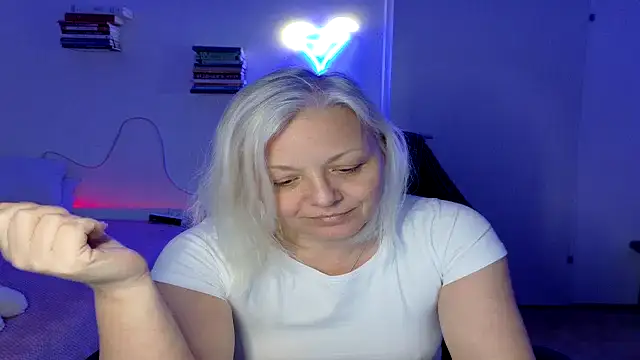 Linsy Kim online show from April 16, 9:50 pm