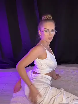 AubrieleRouj1 online show from February 13, 5:47 pm