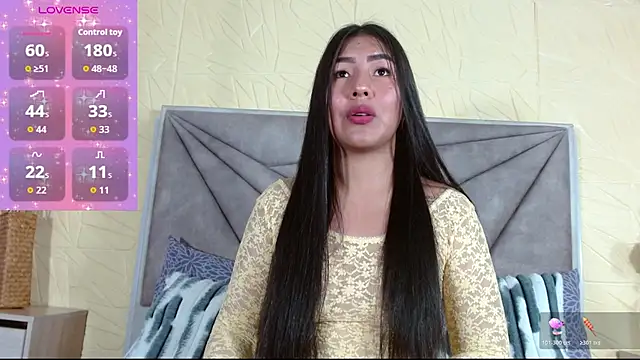luna maisonn online show from June 8, 12:50 pm