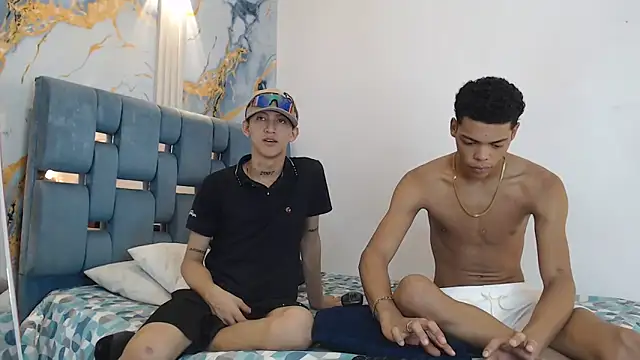 PRETTY FEM online show from January 7, 1:31 am