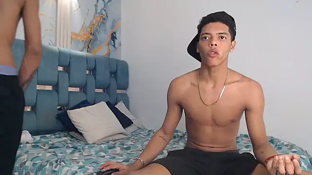 PRETTY FEM online show from March 4, 1:45 am