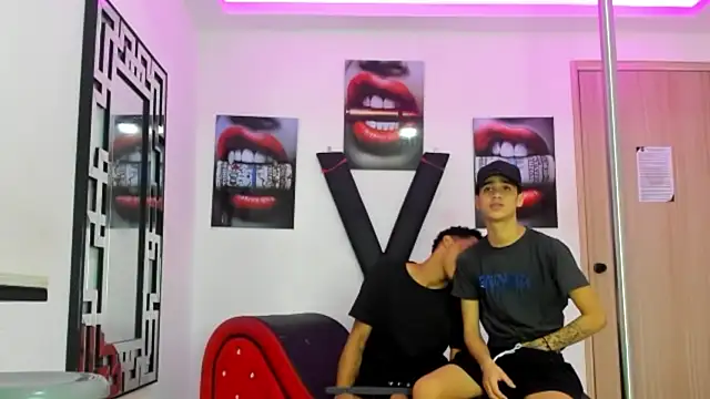 PRETTY FEM online show from October 27, 1:28 pm