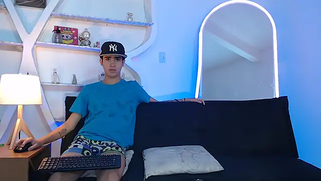 PRETTY FEM online show from September 26, 1:53 pm