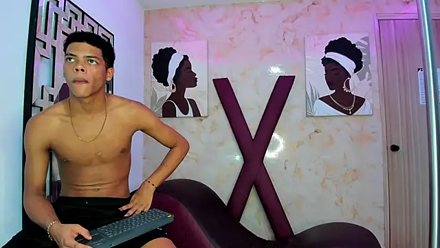 PRETTY FEM online show from February 7, 1:53 am