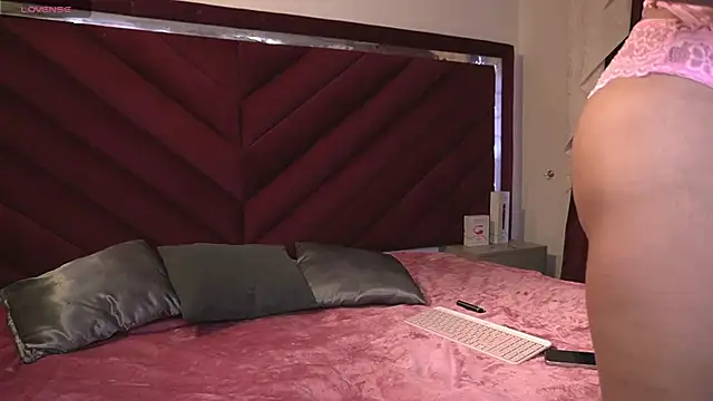 Bella Bauerr2 online show from April 26, 4:16 pm