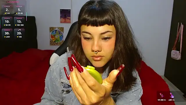 Divinejewel444 online show from September 29, 9:03 am