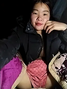 lylylove online show from January 15, 9:59 am