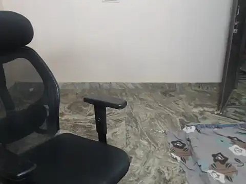  LoveBirds online show from April 6, 6:42 pm