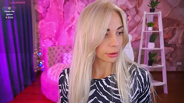 BellaRayyy online show from November 7, 2:33 pm