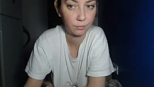 petite danielle online show from July 15, 2:49 am