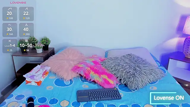 hailey hadid online show from September 29, 6:57 pm