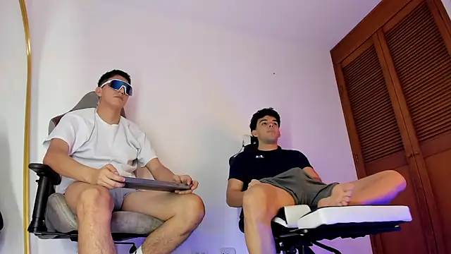 sotooliver3 online show from December 3, 10:45 pm