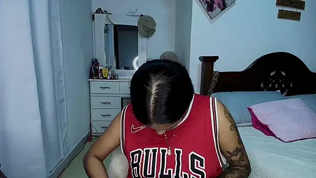 mia yireth online show from October 13, 12:24 am