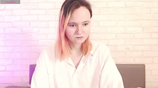 Ericha Stone online show from March 28, 1:49 am