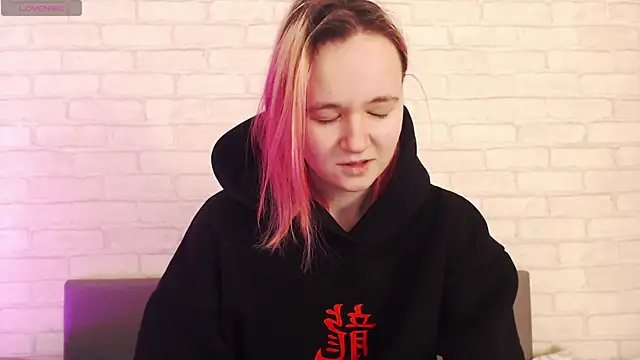 Ericha Stone online show from January 8, 1:31 am