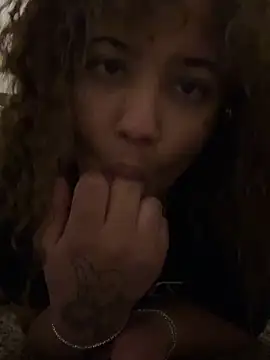 StylishEchium online show from October 25, 8:37 pm