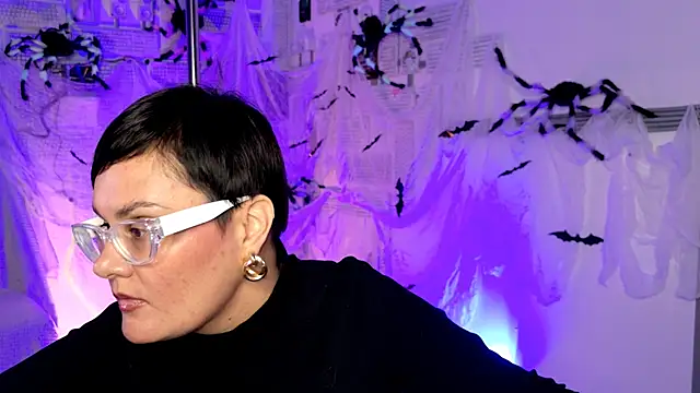 LauraDavidsons online show from October 16, 4:09 pm