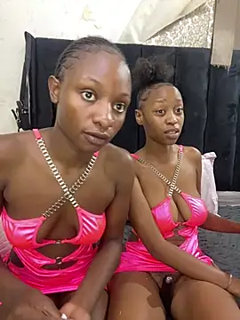 SexyPetitex25 online show from February 18, 9:25 pm