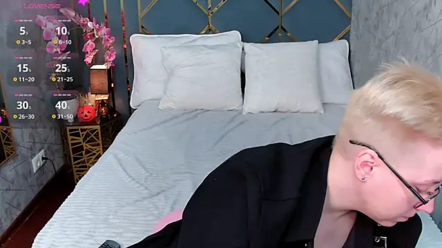 AlexandraGreen online show from October 31, 9:08 pm