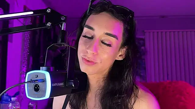 xoFrankie online show from April 10, 6:30 am