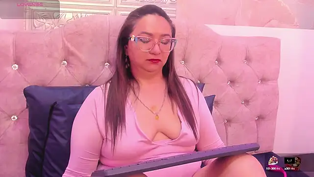 leyla smithh online show from September 25, 12:37 pm