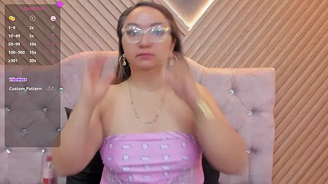 leyla smithh online show from November 22, 1:14 pm