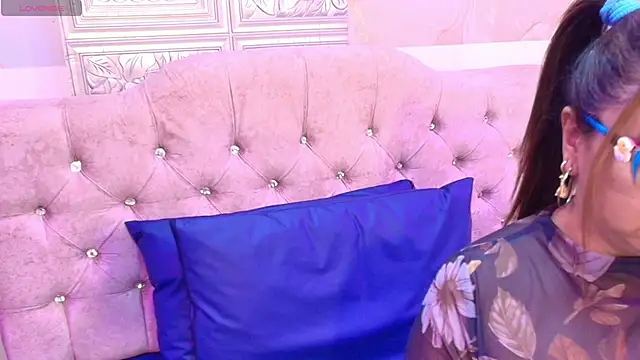 leyla smithh online show from September 21, 1:54 pm