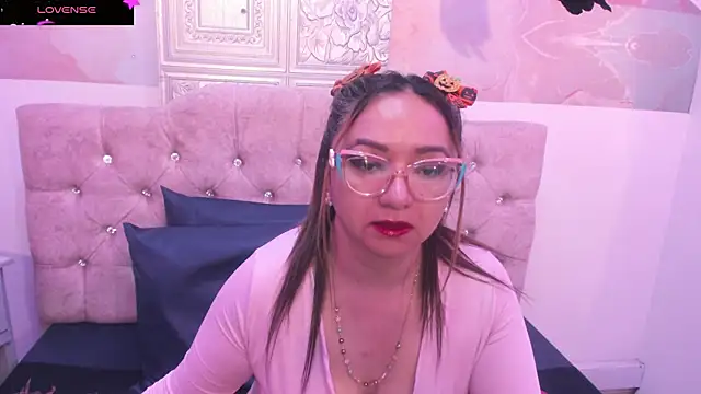 leyla smithh online show from October 21, 12:31 pm