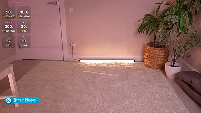 Miablueye online show from November 4, 2:44 pm