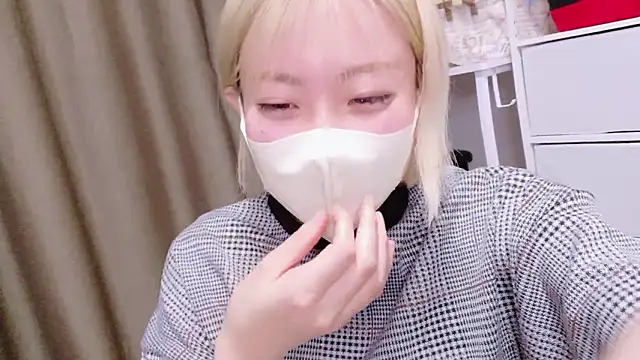 Nana  ch online show from March 3, 12:11 pm