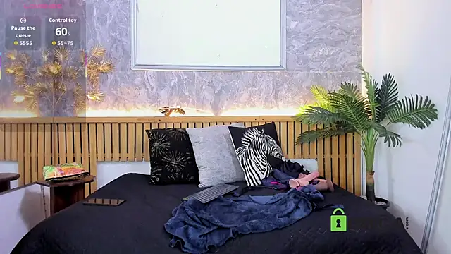 princequinn  online show from November 4, 8:25 pm