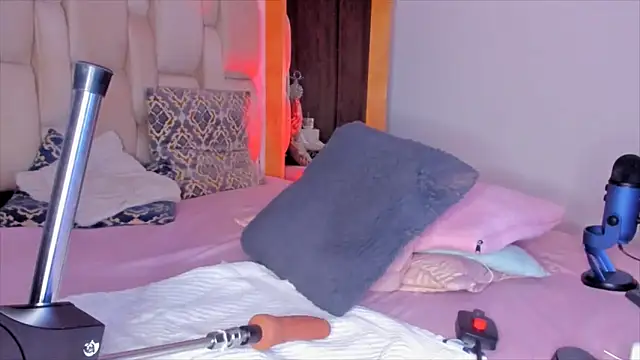 kayla-ada0 online show from March 10, 2:48 am