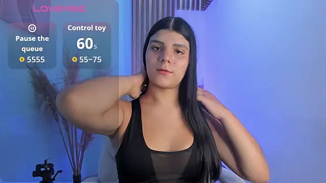 PauliinaBelle  online show from October 31, 1:15 pm