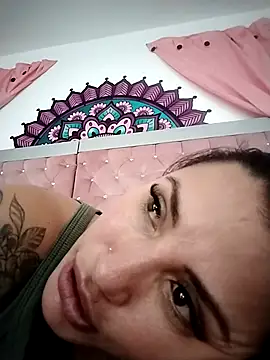 scarletr red online show from September 16, 8:06 pm