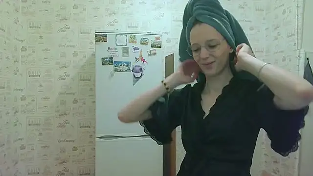 Lucy Divine online show from December 3, 2:19 pm