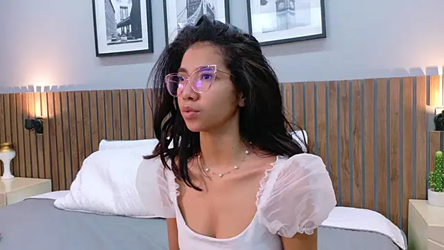 luna roja25 online show from January 8, 2:10 pm