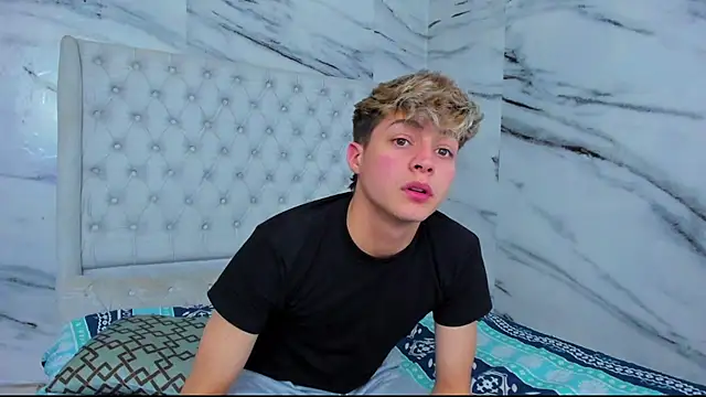 Ari and Storm online show from October 17, 4:54 pm