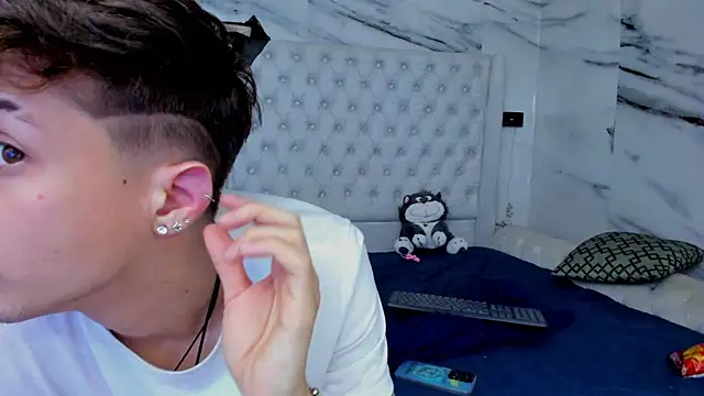 Ari and Storm online show from January 18, 1:13 am