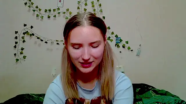  kikiclark   online show from November 23, 8:54 pm