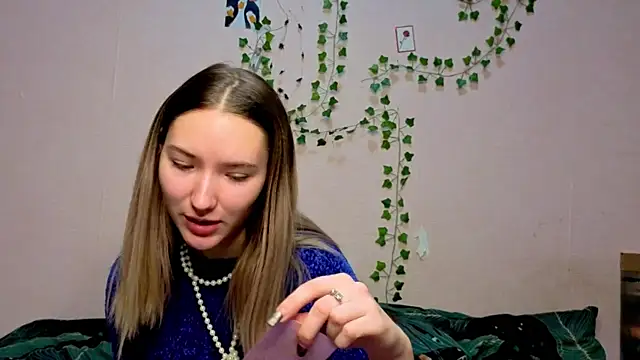  kikiclark   online show from December 15, 8:25 pm