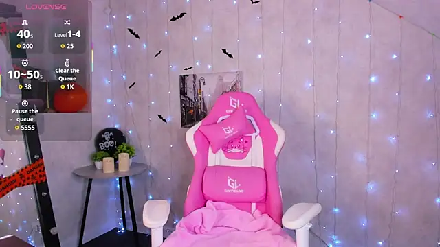 Lynn Martin online show from November 2, 1:09 am